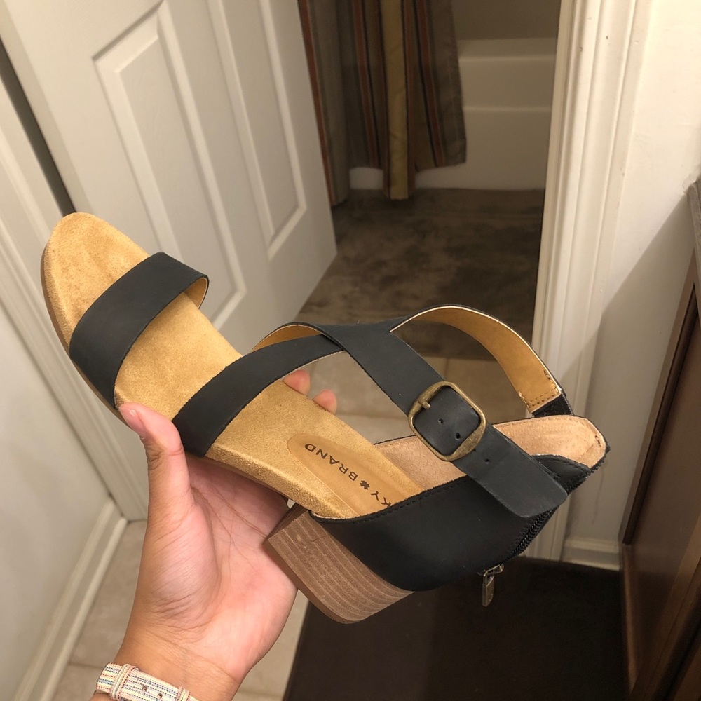 Size 8 Lucky Sandals with a little bit heel!